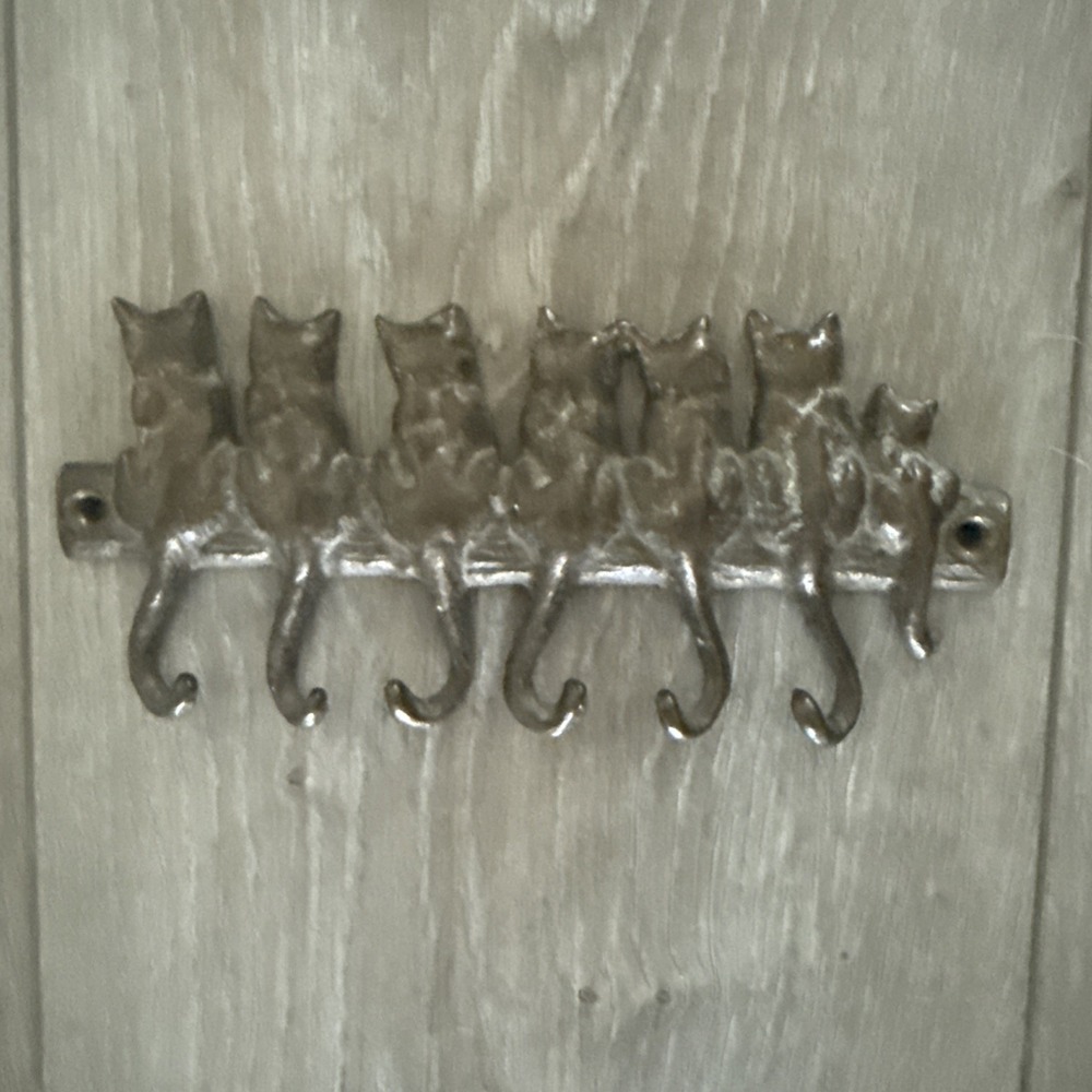 Rustic Vintage‎ Brass Cat Tail Hook Hanger 7 Cats on A Log 7" X  3"